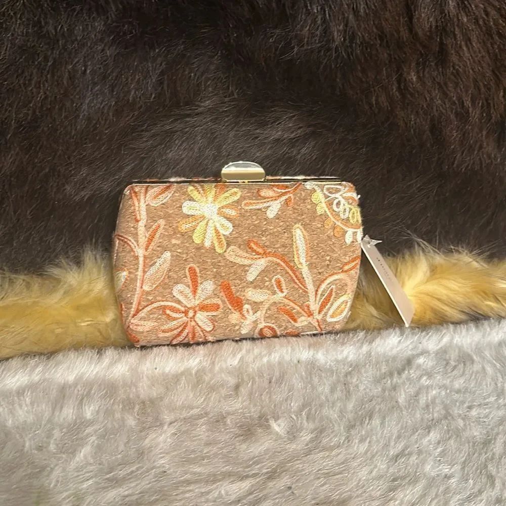 D’margeaux clutch NWT (5475)
